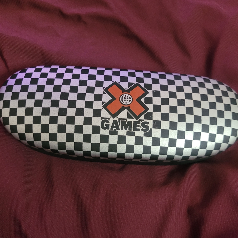 Checkered Game Case - Black and White